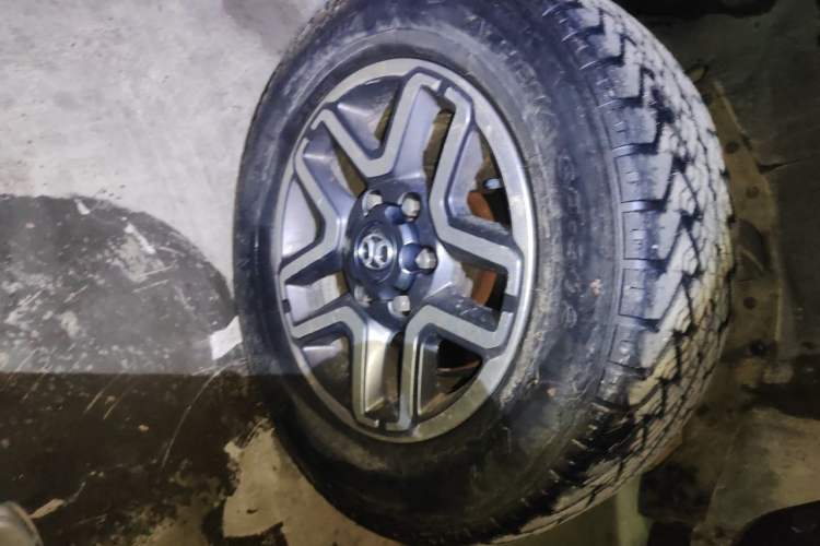 Used BAIC Off-Road BJ40 2018 40L 2.0T Manual Diesel Four-Wheel Drive Prestige Edition Right Front Wheel Hub