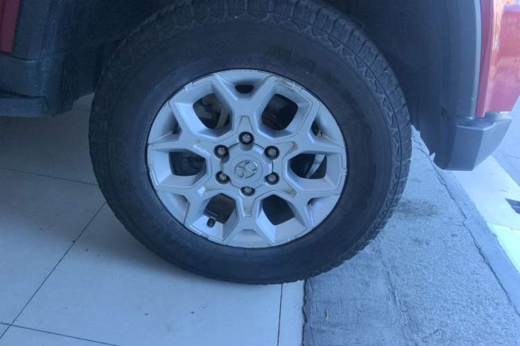 Used BAIC Off-Road BJ40 2018 PLUS 2.0D Manual Four-Wheel Drive Prestige Model China V Emission Standard Right Front Wheel Hub
