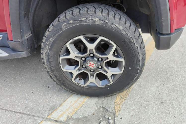 Used BAIC Off-Road BJ40 2018 PLUS 2.3T Automatic Four-Wheel Drive Flagship Version China V Emission Standard Right Front Wheel Hub