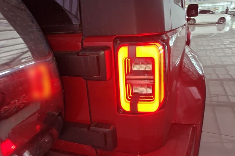 Used BAIC Off-Road BJ40 2018 PLUS 2.3T Automatic Four-Wheel Drive Premium Edition China V Right Rear Taillight