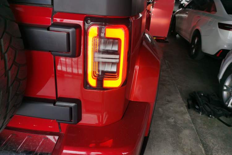 Used BAIC Off-Road BJ40 2018 PLUS 2.3T Automatic Four-Wheel Drive Flagship Version China V Emission Standard Right Rear Taillight