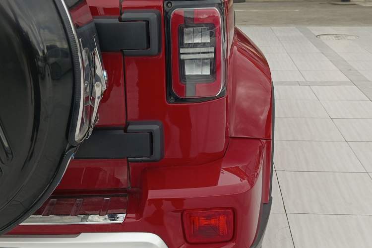 Used BAIC Off-Road BJ40 2018 PLUS 2.3T Automatic Four-Wheel Drive Premium Edition China V Right Rear Taillight