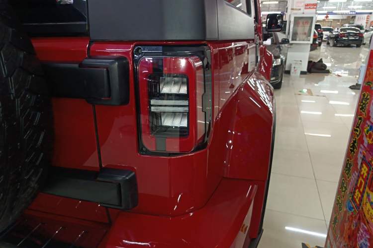 Used BAIC Off-Road BJ40 2018 PLUS 2.3T Automatic Four-Wheel Drive Flagship Version China V Emission Standard Right Rear Taillight