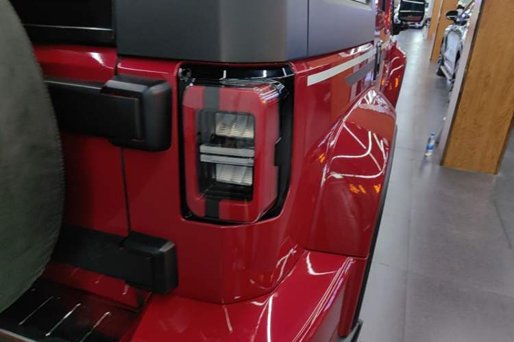 Used BAIC Off-Road BJ40 2018 2.3T Automatic Four-Wheel Drive Ring of the Tower Champion Edition China V Emission Standard Right Rear Taillight