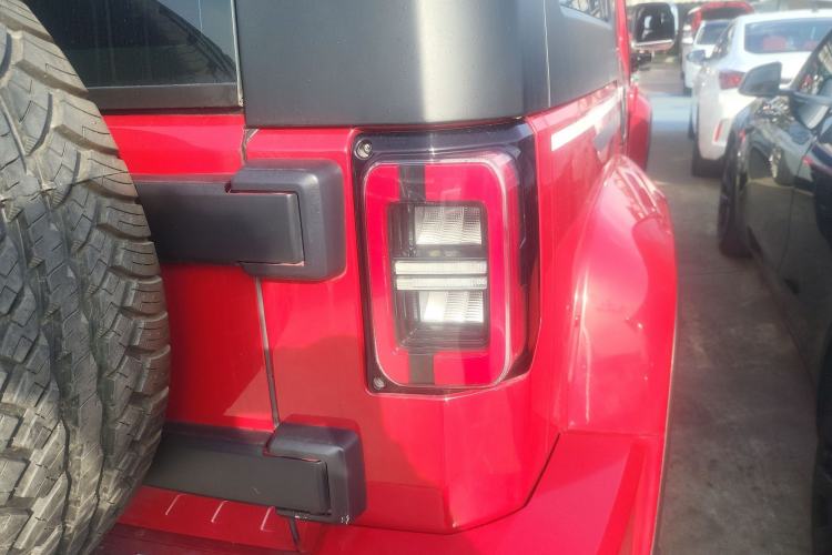 Used BAIC Off-Road BJ40 2018 2.3T Automatic Four-Wheel Drive Ring of the Tower Champion Edition China V Emission Standard Right Rear Taillight