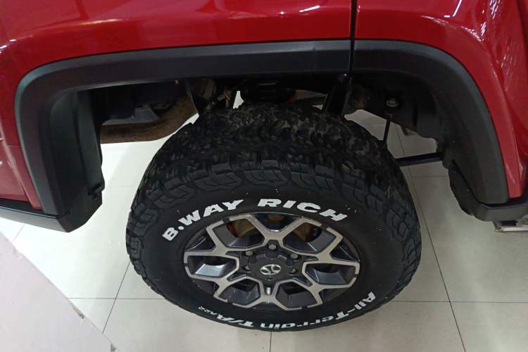 Used BAIC Off-Road BJ40 2018 PLUS 2.3T Automatic Four-Wheel Drive Flagship Version China V Emission Standard Right Rear Wheel Hub