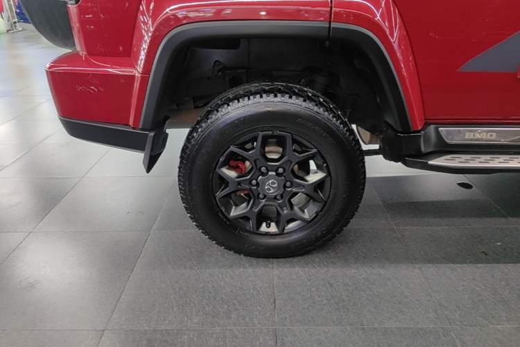 Used BAIC Off-Road BJ40 2018 2.3T Automatic Four-Wheel Drive Ring of the Tower Champion Edition China V Emission Standard Right Rear Wheel Hub