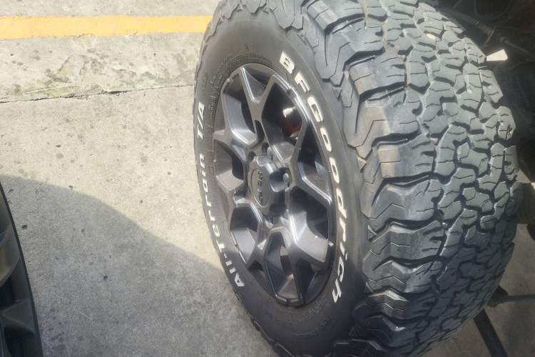 Used BAIC Off-Road BJ40 2018 2.3T Automatic Four-Wheel Drive Ring of the Tower Champion Edition China V Emission Standard Right Rear Wheel Hub