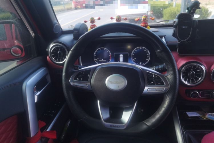 Used BAIC Off-Road BJ40 2018 PLUS 2.0T Manual Four-Wheel Drive Premium Edition China V Steering Wheel