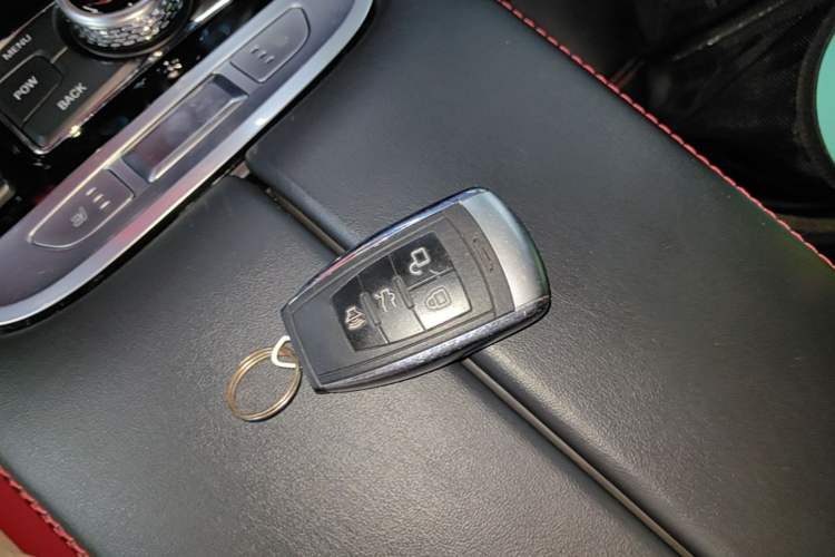 Used BAIC Off-Road BJ40 2018 2.3T Automatic Four-Wheel Drive Ring of the Tower Champion Edition China V Emission Standard Vehicle Key