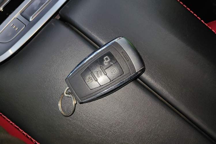 Used BAIC Off-Road BJ40 2018 2.3T Automatic Four-Wheel Drive Ring of the Tower Champion Edition China V Emission Standard Vehicle Key