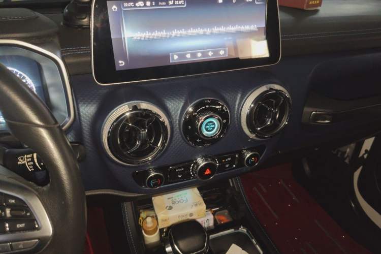Used BAIC Off-Road BJ40 2018 PLUS 2.3T Automatic Four-Wheel Drive Flagship Version China V Emission Standard Audio And AC Panel