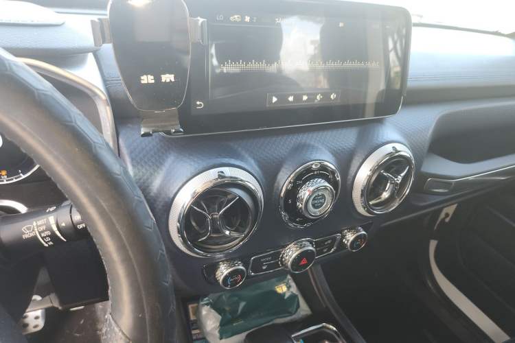 Used BAIC Off-Road BJ40 2018 PLUS 2.3T Automatic Four-Wheel Drive Flagship Version China V Emission Standard Audio And AC Panel