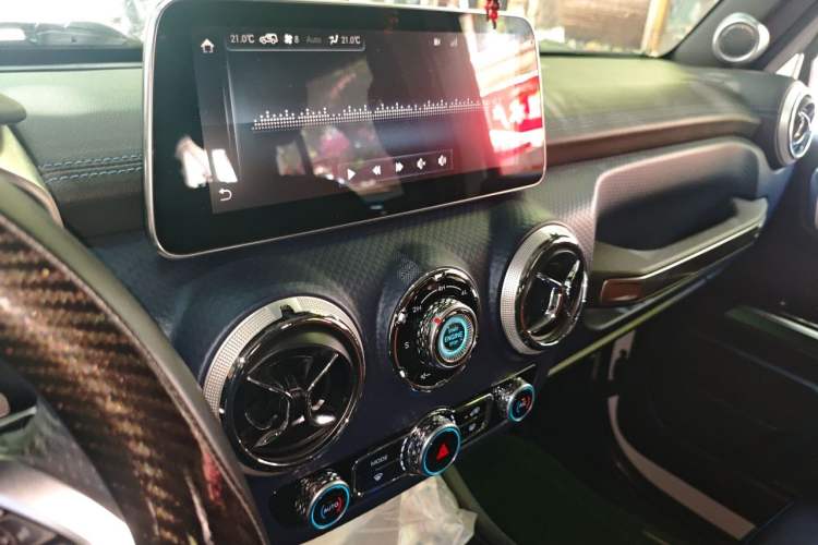 Used BAIC Off-Road BJ40 2018 PLUS 2.3T Automatic Four-Wheel Drive Flagship Version China V Emission Standard Audio And AC Panel