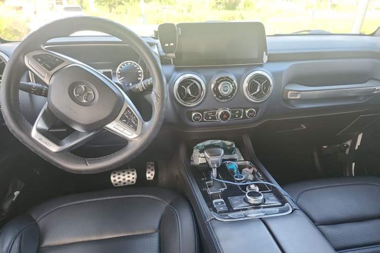 Used BAIC Off-Road BJ40 2018 PLUS 2.3T Automatic Four-Wheel Drive Flagship Version China V Emission Standard Center Console