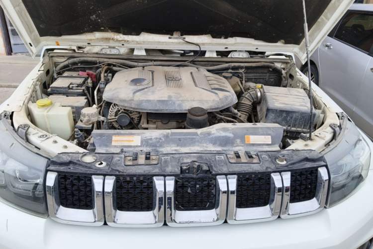 Used BAIC Off-Road BJ40 2018 PLUS 2.3T Automatic Four-Wheel Drive Flagship Version China V Emission Standard Engine Bay