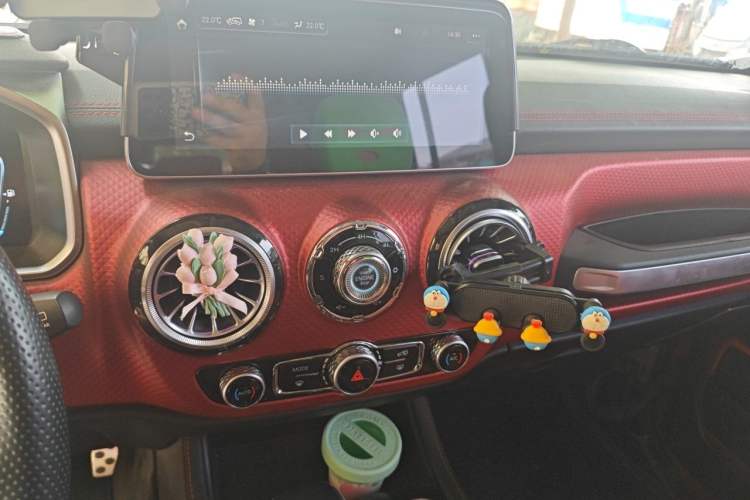 Used BAIC Off-Road BJ40 2019 Updated Version 2.0T Automatic All-Wheel Drive Urban Hunter Edition Premium China V Emission Standard Audio And AC Panel