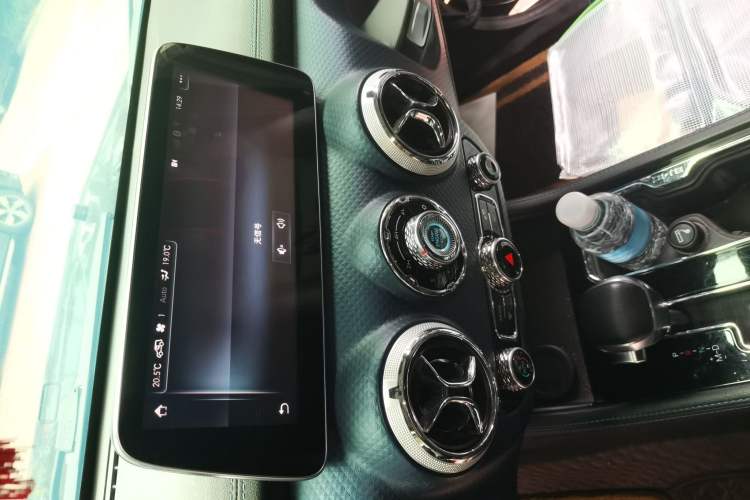 Used BAIC Off-Road BJ40 2019 2.3T Automatic Four-Wheel Drive Urban Hunter Edition Premium Model China VI Emission Standard Audio And AC Panel