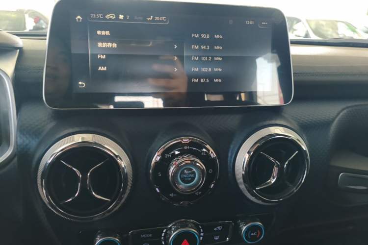 Used BAIC Off-Road BJ40 2019 2.0T Automatic Four-Wheel Drive Urban Hunter Edition Premium Model China V Emission Standard Audio And AC Panel