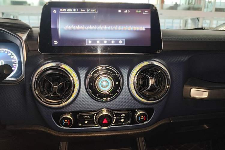 Used BAIC Off-Road BJ40 2019 2.3T Automatic Four-Wheel Drive Urban Hunter Edition Premium Model China VI Emission Standard Audio And AC Panel
