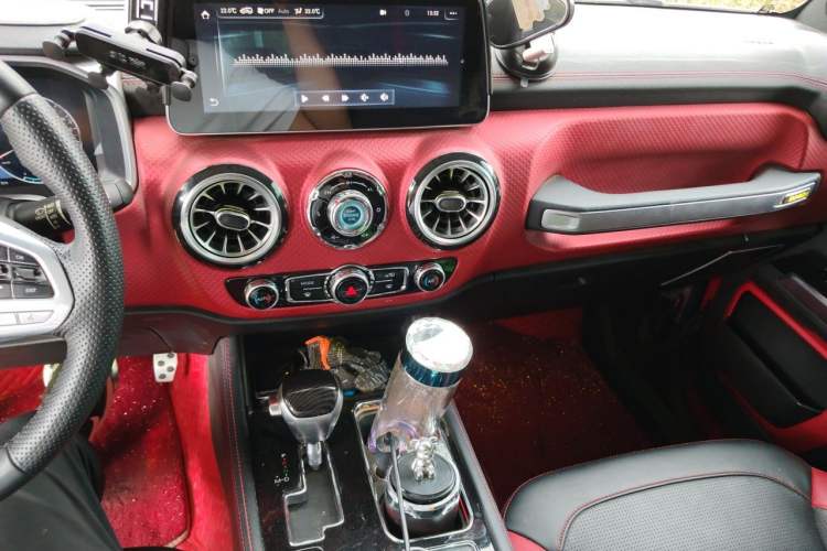Used BAIC Off-Road BJ40 2019 2.3T Automatic Four-Wheel Drive Urban Hunter Edition Flagship Model China VI Emission Standard Audio And AC Panel