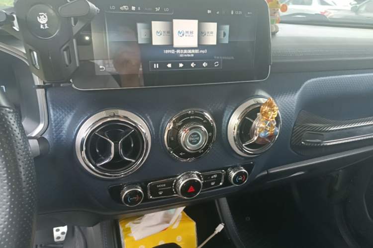 Used BAIC Off-Road BJ40 2019 PLUS 2.3T Automatic Four-Wheel Drive Flagship Edition China VI Emission Standard Audio And AC Panel