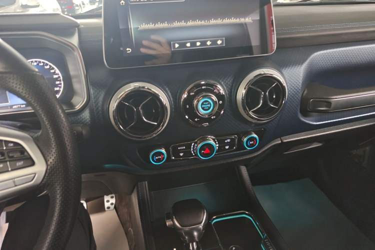 Used BAIC Off-Road BJ40 2019 PLUS 2.3T Automatic Four-Wheel Drive Flagship Edition China VI Emission Standard Audio And AC Panel