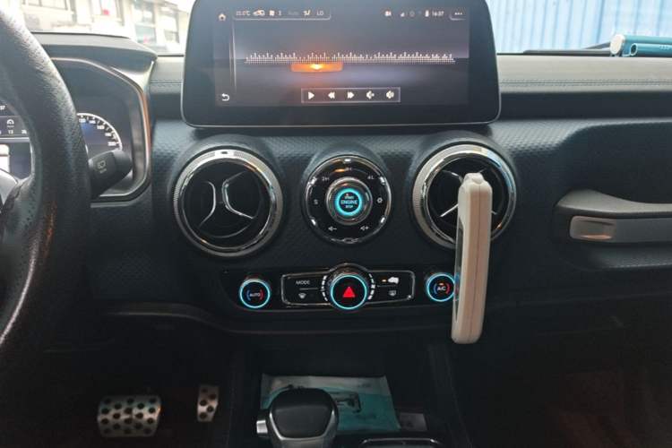 Used BAIC Off-Road BJ40 2019 PLUS 2.3T Automatic Four-Wheel Drive Flagship Edition China VI Emission Standard Audio And AC Panel