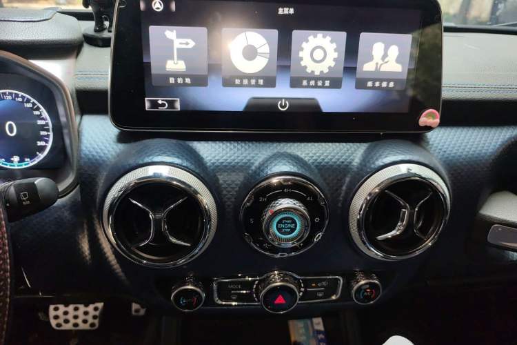 Used BAIC Off-Road BJ40 2019 2.3T Automatic Four-Wheel Drive Urban Hunter Edition Premium Model China VI Emission Standard Audio And AC Panel
