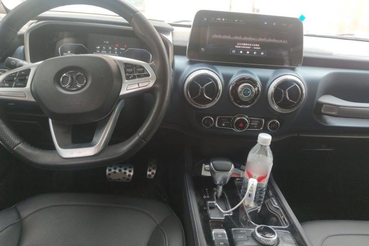 Used BAIC Off-Road BJ40 2019 2.3T Automatic Four-Wheel Drive Urban Hunter Edition Premium Model China VI Emission Standard Center Console
