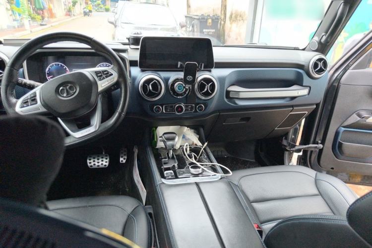 Used BAIC Off-Road BJ40 2019 2.3T Automatic Four-Wheel Drive Urban Hunter Edition Premium Model China VI Emission Standard Center Console