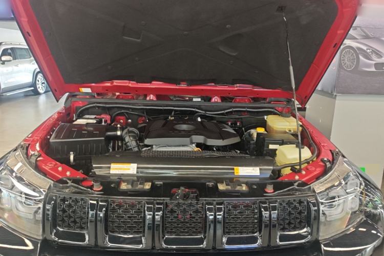 Used BAIC Off-Road BJ40 2019 2.0T Automatic Four-Wheel Drive Urban Hunter Edition Premium Model China V Emission Standard Engine Bay