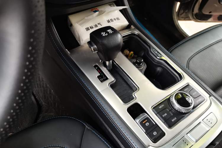 Used BAIC Off-Road BJ40 2019 PLUS 2.3T Automatic Four-Wheel Drive Flagship Edition China VI Emission Standard Gear Lever
