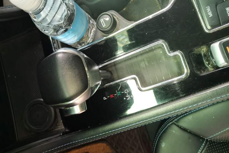 Used BAIC Off-Road BJ40 2019 2.3T Automatic Four-Wheel Drive Urban Hunter Edition Premium Model China VI Emission Standard Gear Lever