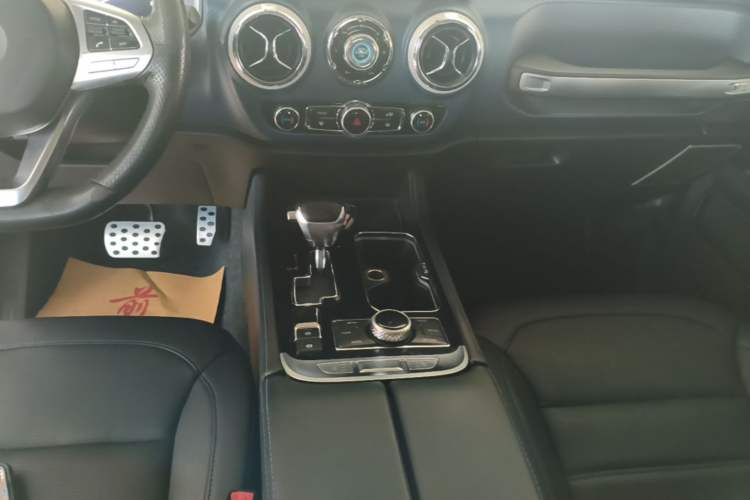 Used BAIC Off-Road BJ40 2019 2.0T Automatic Four-Wheel Drive Urban Hunter Edition Premium Model China V Emission Standard Gear Lever