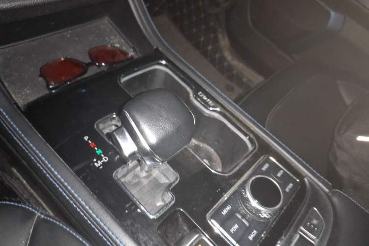 Used BAIC Off-Road BJ40 2019 2.0T Automatic Four-Wheel Drive Urban Hunter Edition Premium Model China V Emission Standard Gear Lever
