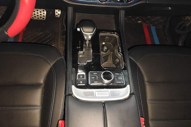 Used BAIC Off-Road BJ40 2019 2.3T Automatic Four-Wheel Drive Urban Hunter Edition Premium Model China VI Emission Standard Gear Lever