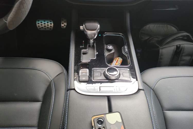 Used BAIC Off-Road BJ40 2019 PLUS 2.3T Automatic Four-Wheel Drive Premium Edition China VI Gear Lever