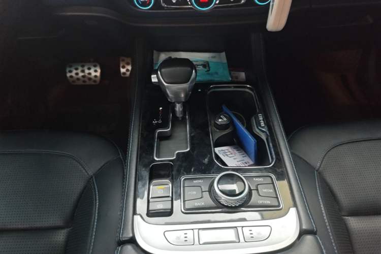 Used BAIC Off-Road BJ40 2019 PLUS 2.3T Automatic Four-Wheel Drive Flagship Edition China VI Emission Standard Gear Lever