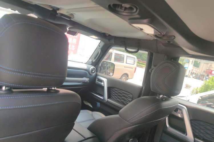 Used BAIC Off-Road BJ40 2019 2.3T Automatic Four-Wheel Drive Urban Hunter Edition Premium Model China VI Emission Standard Headliner