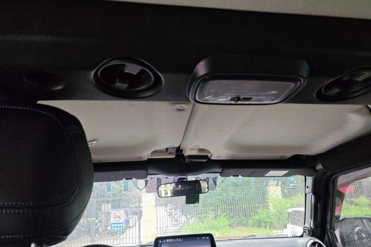 Used BAIC Off-Road BJ40 2019 2.0T Automatic Four-Wheel Drive Urban Hunter Edition Premium Model China V Emission Standard Headliner