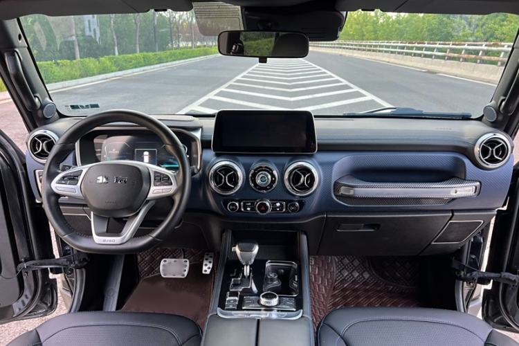 Used BAIC Off-Road BJ40 2019 PLUS 2.3T Automatic Four-Wheel Drive Premium Edition China VI Interior 1