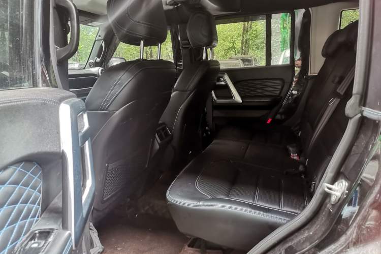 Used BAIC Off-Road BJ40 2019 2.0T Automatic Four-Wheel Drive Urban Hunter Edition Premium Model China V Emission Standard Interior 3