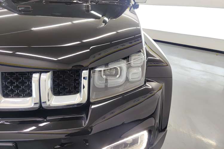 Used BAIC Off-Road BJ40 2019 PLUS 2.3T Automatic Four-Wheel Drive Premium Edition China VI Left Front Headlight