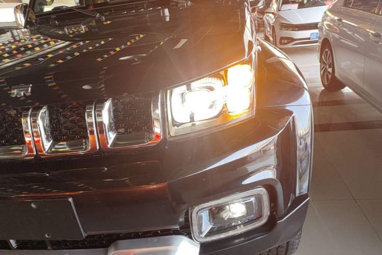 Used BAIC Off-Road BJ40 2019 2.3T Automatic Four-Wheel Drive Urban Hunter Edition Premium Model China VI Emission Standard Left Front Headlight