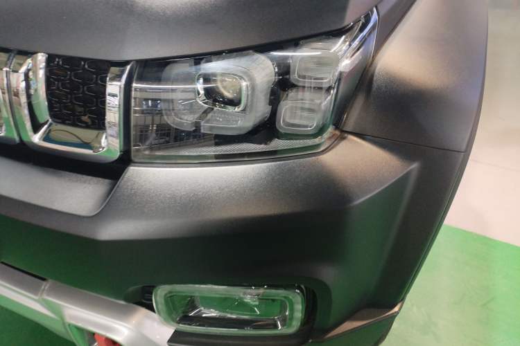 Used BAIC Off-Road BJ40 2019 PLUS 2.3T Automatic Four-Wheel Drive Premium Edition China VI Left Front Headlight