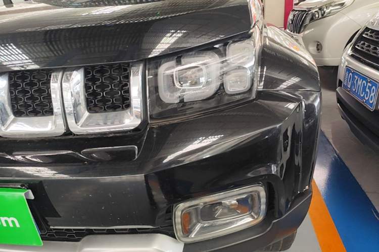 Used BAIC Off-Road BJ40 2019 2.3T Automatic Four-Wheel Drive Urban Hunter Edition Premium Model China VI Emission Standard Left Front Headlight