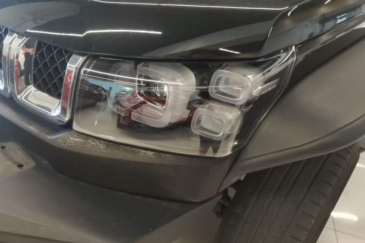 Used BAIC Off-Road BJ40 2019 2.3T Automatic Four-Wheel Drive Urban Hunter Edition Premium Model China VI Emission Standard Left Front Headlight
