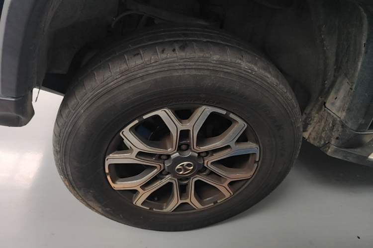 Used BAIC Off-Road BJ40 2019 2.3T Automatic Four-Wheel Drive Urban Hunter Edition Premium Model China VI Emission Standard Left Front Wheel Hub