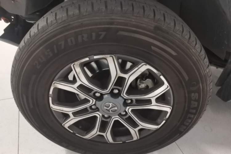 Used BAIC Off-Road BJ40 2019 2.3T Automatic Four-Wheel Drive Urban Hunter Edition Premium Model China VI Emission Standard Left Front Wheel Hub